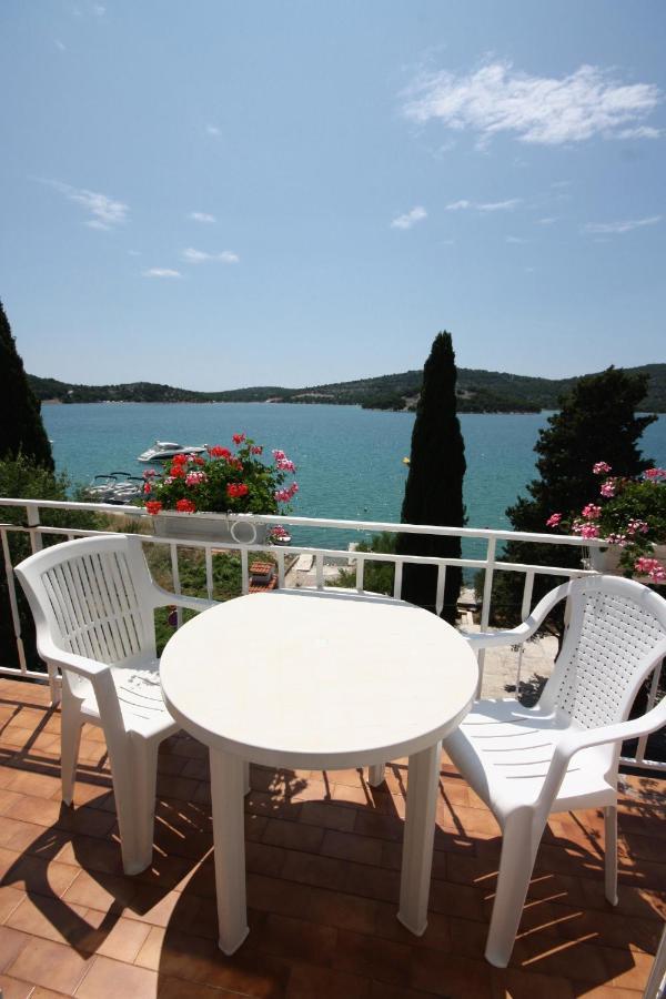Apartments By The Sea Tisno, Murter - 5141 Exterior photo