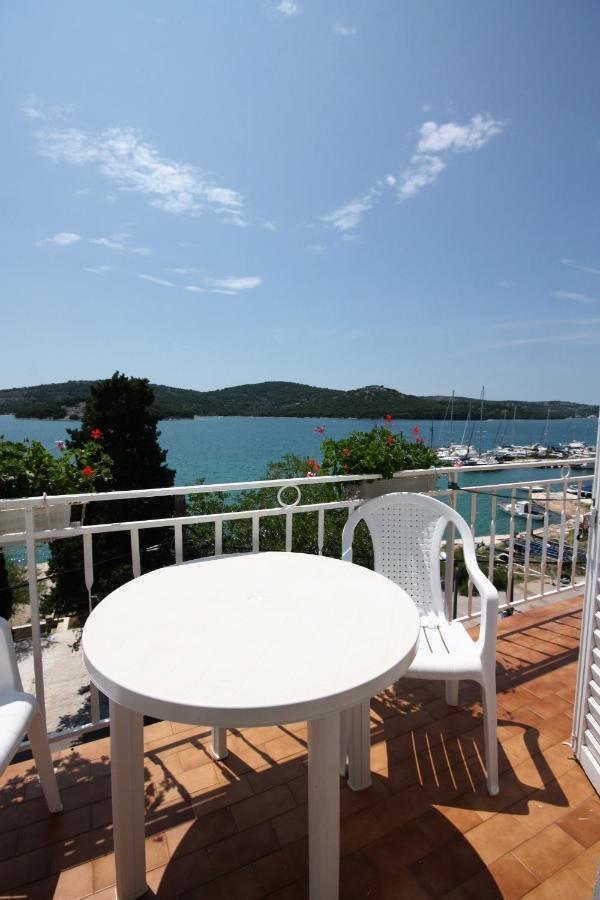 Apartments By The Sea Tisno, Murter - 5141 Exterior photo